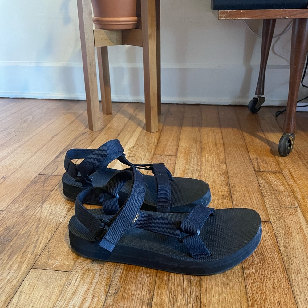 TEVA midform black sandal women’s size 11